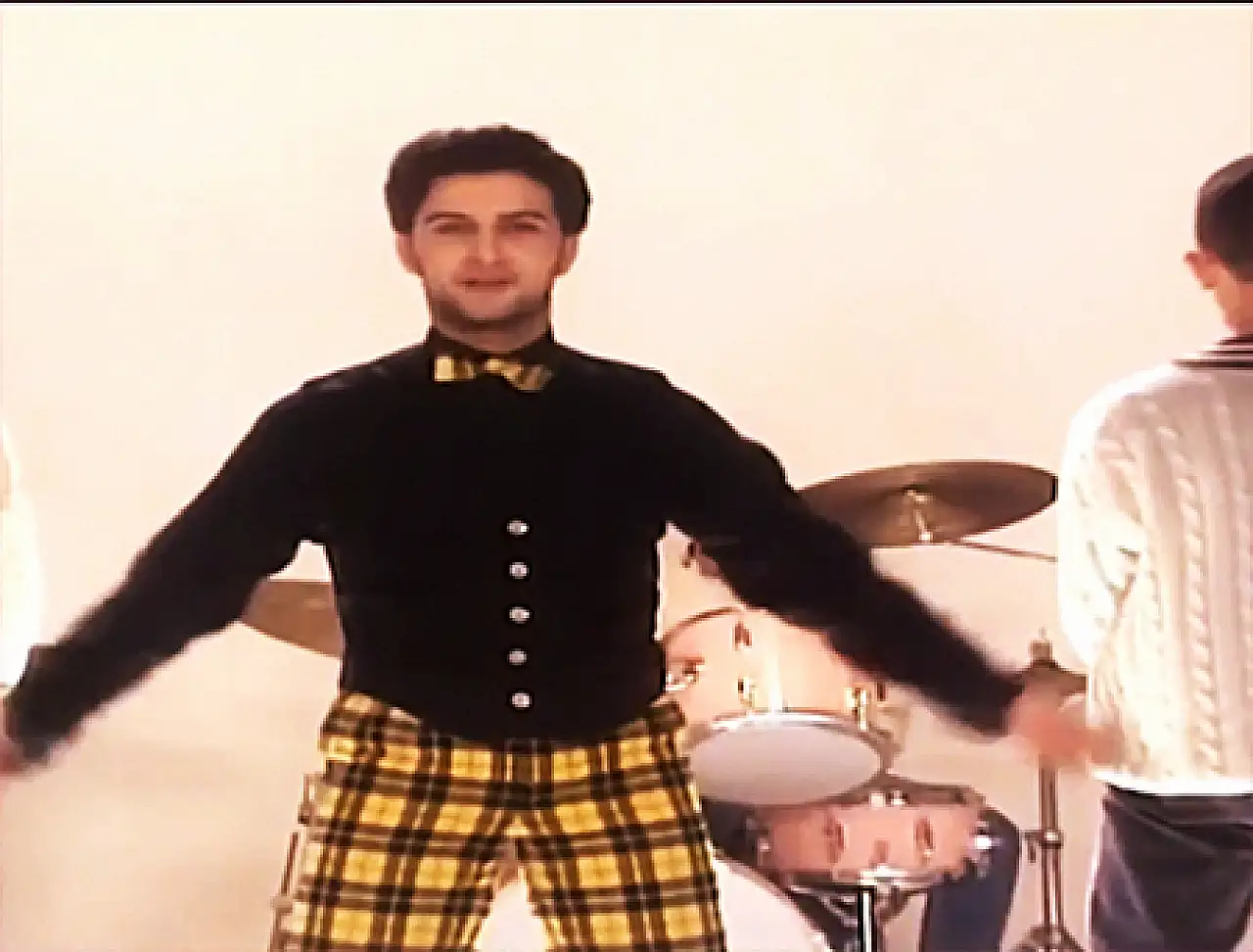 Tarkan 'Kimdi' şarkısında kaç kere 'kimdi' der? Tarkan 'Kimdi' şarkısı ne zaman çıktı?