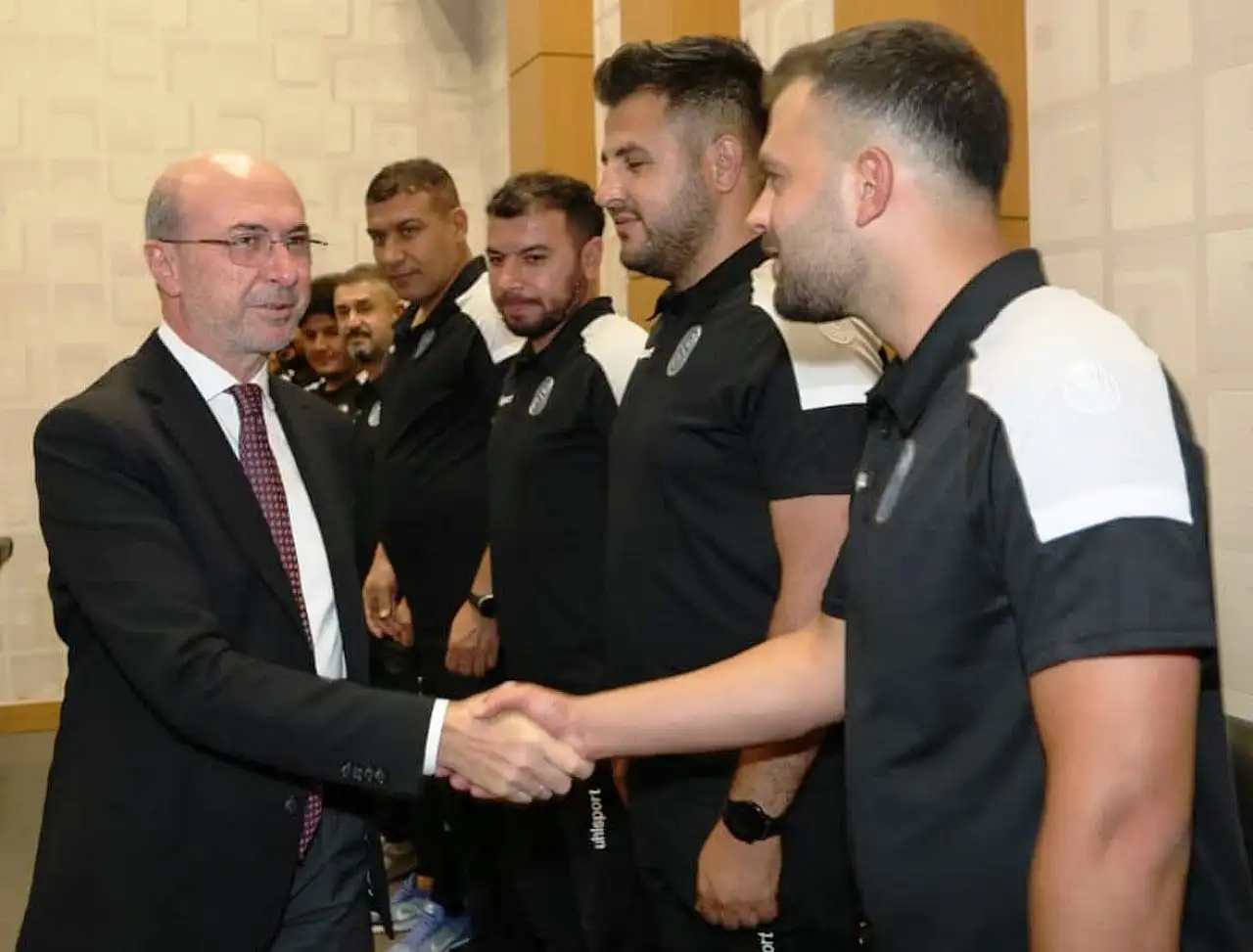 O kupa Melis'e geldi: Başkan tek tek kutladı