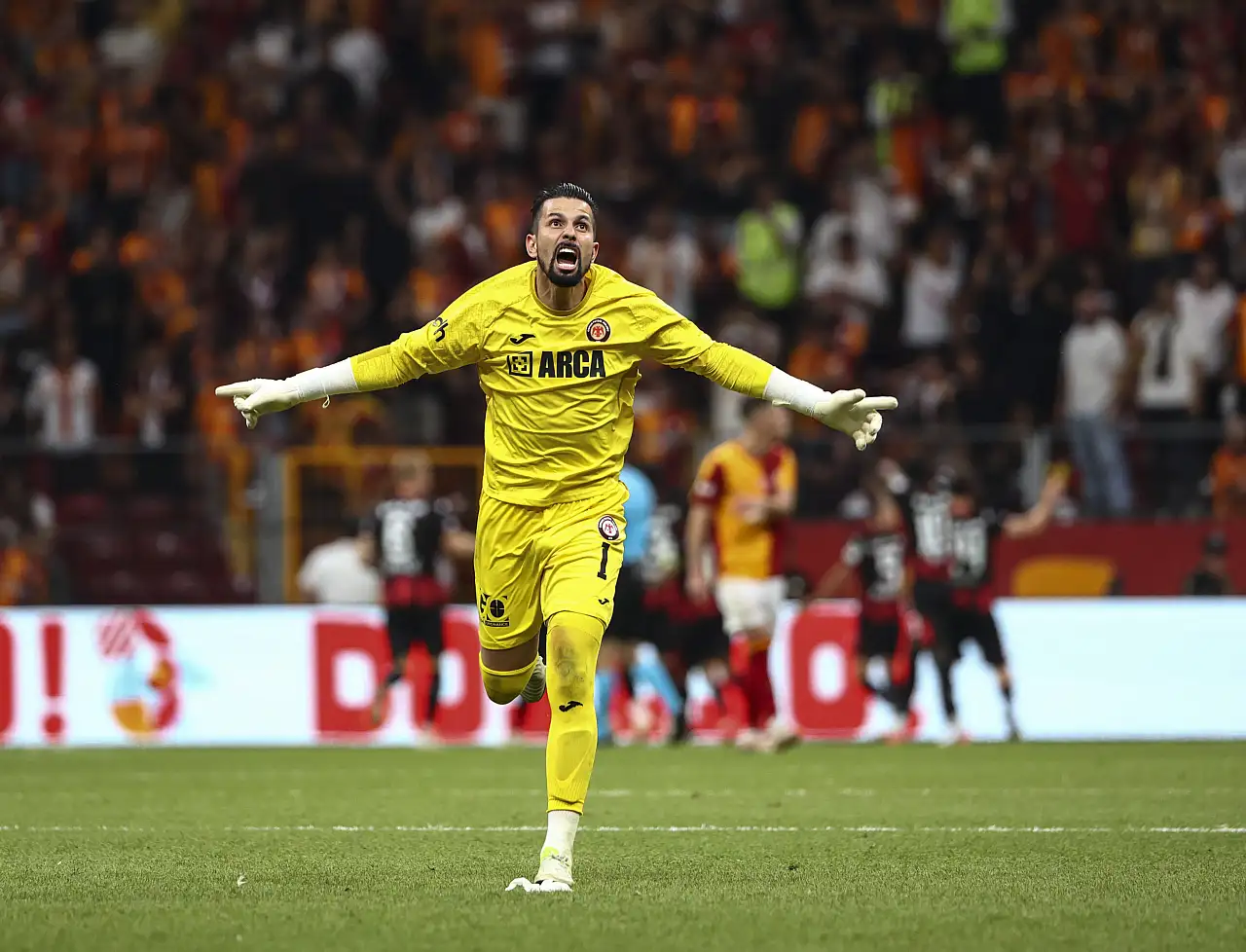 Galatasaray sezona beraberlikle başladı, Sarı-kırmızılılar evinde 36 maçtır yenilmedi. Sezonun ilk golünü Osimhen attı