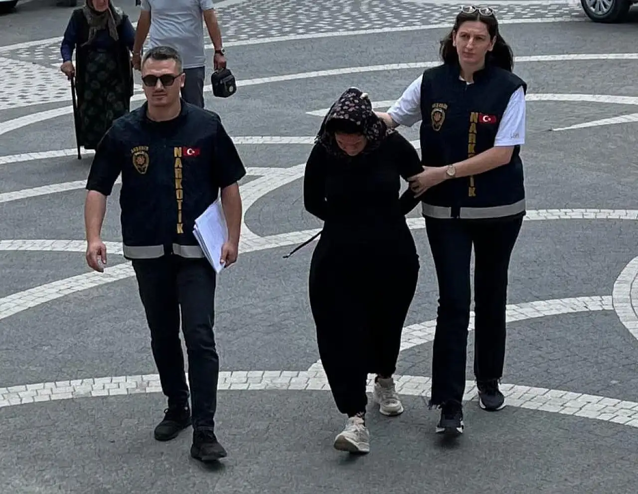 Konya'da cezaevindeki oğlunu ziyarete gitti, üzerinden zehir çıktı