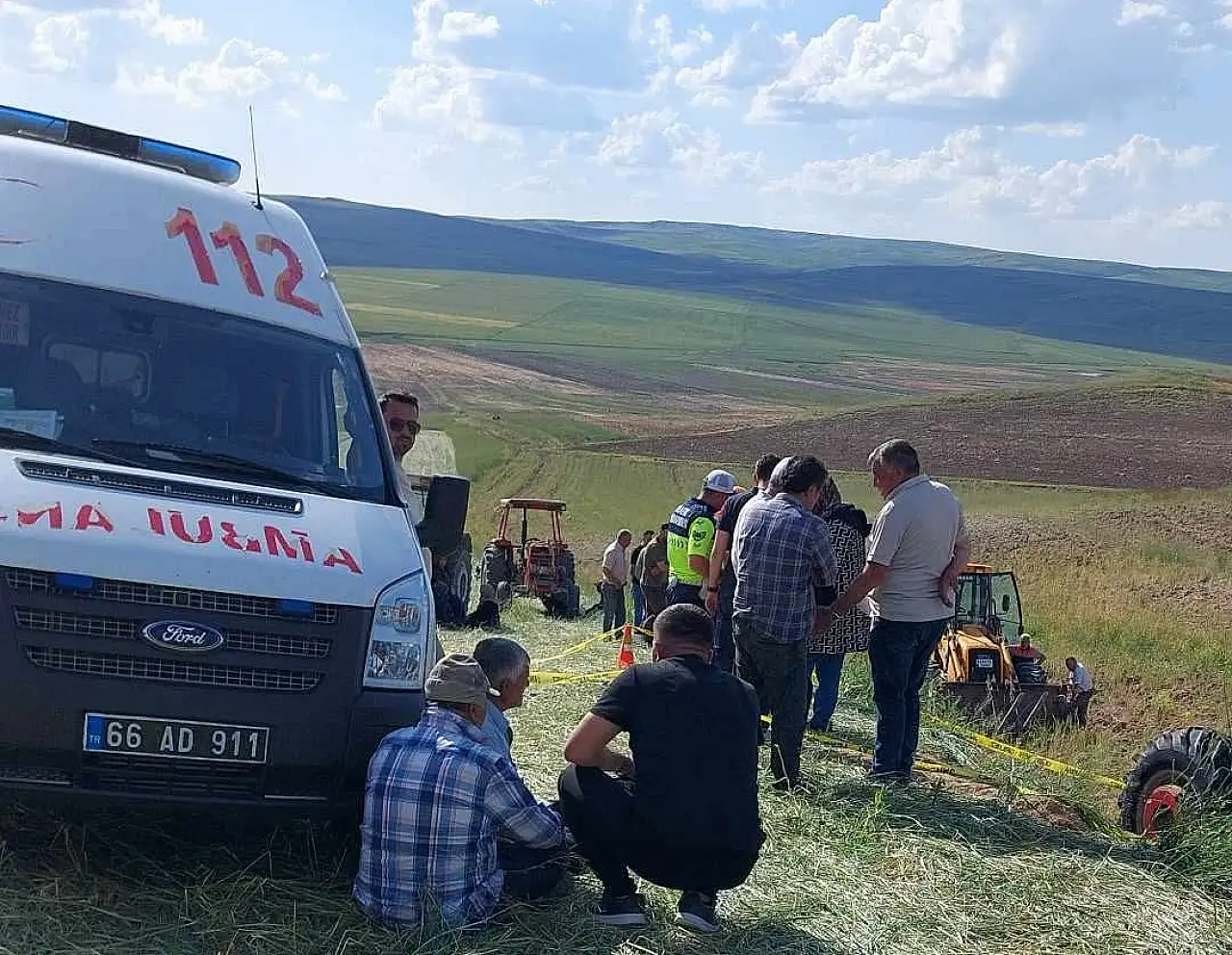 Devrilen traktörün altında kalan çiftçi hayatını kaybetti