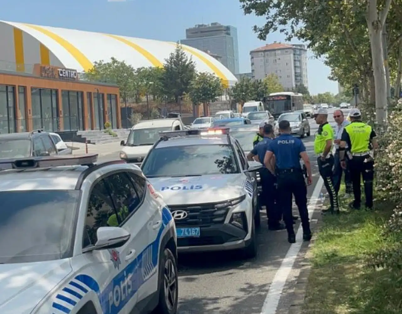 Polis ekipleri kazaya karıştı: Bir yaralı!