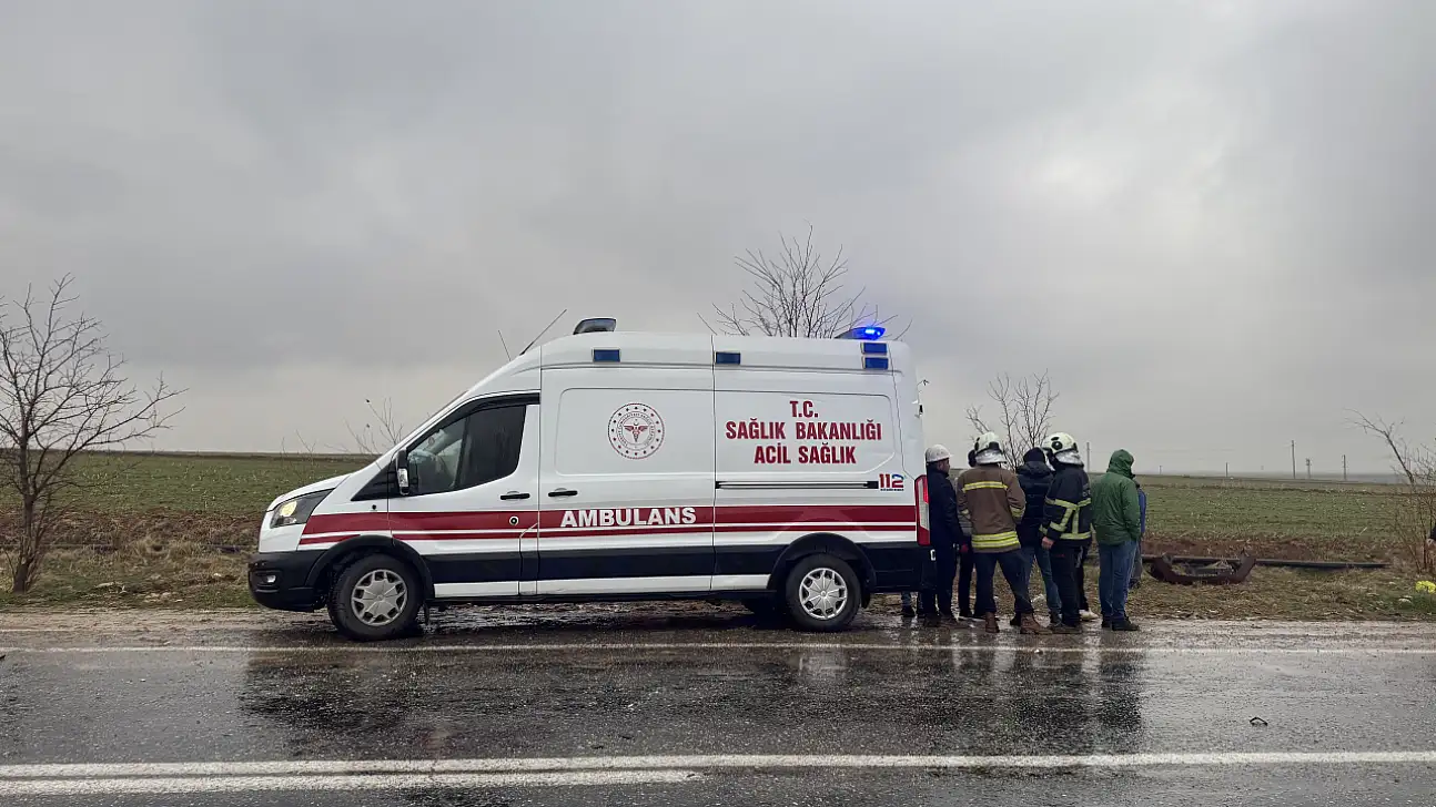 TIR ile otomobil çarpıştı: 1 ölü, 4 yaralı