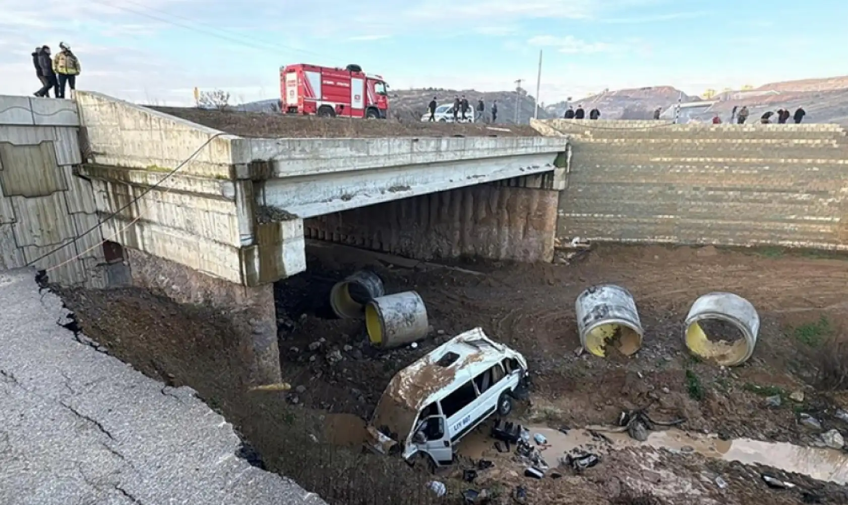 İşçileri taşıyan servis şarampole yuvarlandı: Çok sayıda yaralı var!