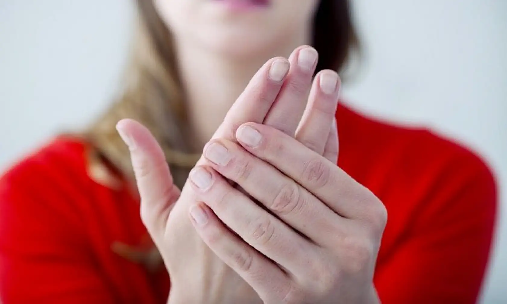 Sürekli üşüyen eller ve ayaklar hastalığın habercisi olabilir!