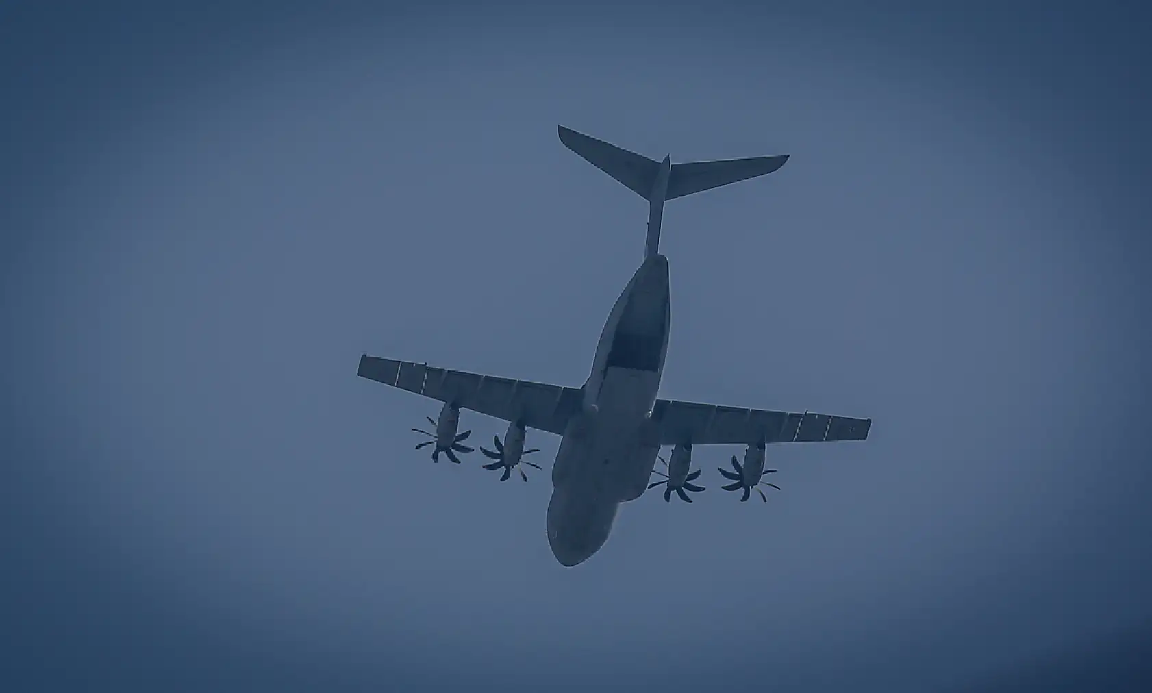 Gazze'ye havadan insani yardım malzemeleri indirildi