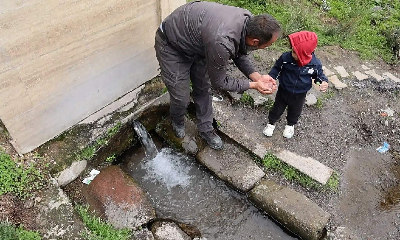 Hasan Dağı'nın eteklerinde doğal mucize! Yeraltından fışkıran sodalı su şifa dağıtıyor