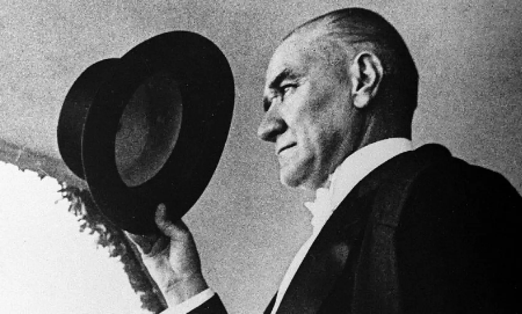 Mustafa Kemal Atatürk, saygıyla anıldı!