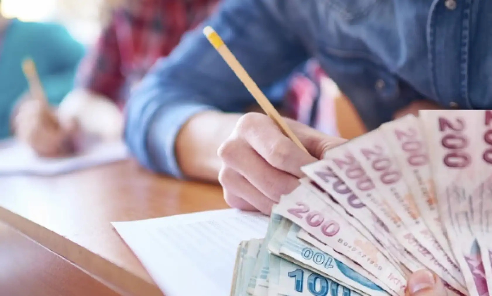 Eğitim yardımı artıyor: Öğrencilere 9 bin TL nakdi destek!