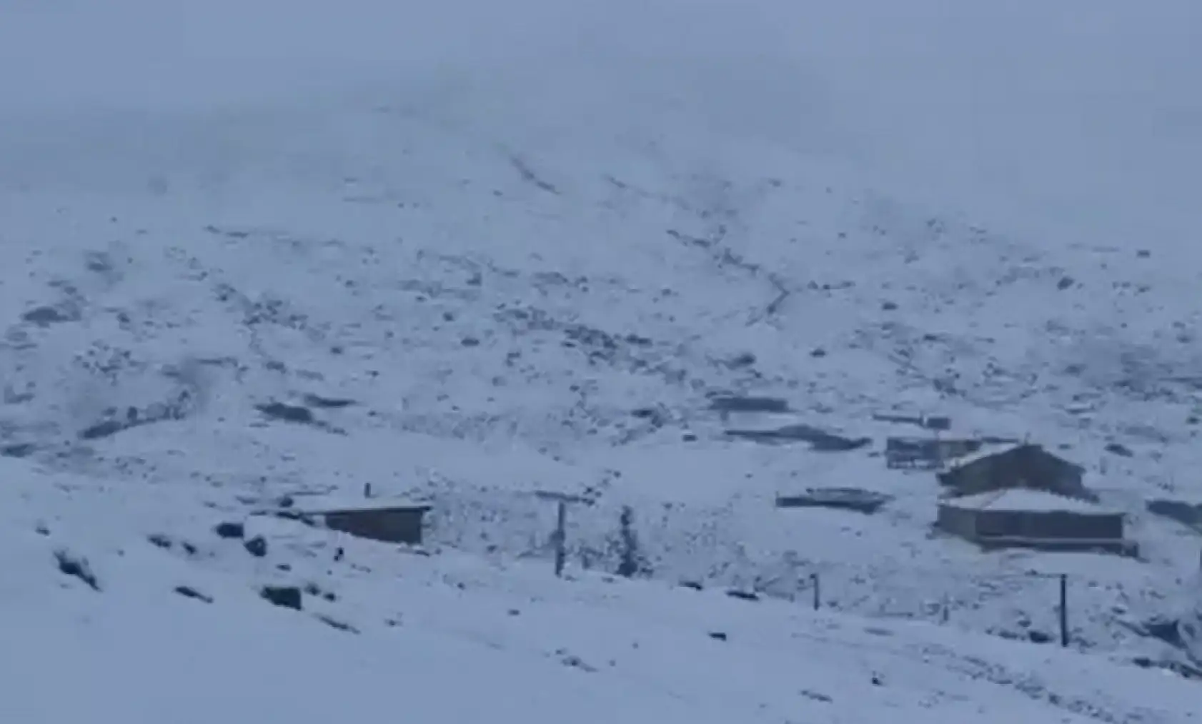 Eylül ayında lapa lapa kar yağdı!