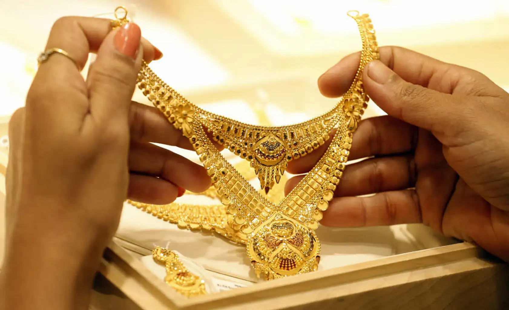 Altın nereye kadar düşecek? Uzman isim tek tek açıkladı...