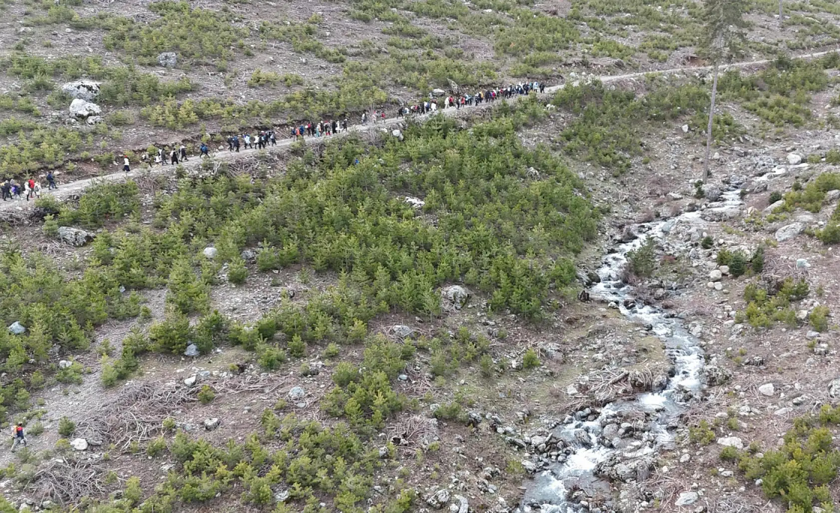 Konya'nın kış turizmi yükseliyor: Yoğun katılımlı kar yürüyüşü büyüledi