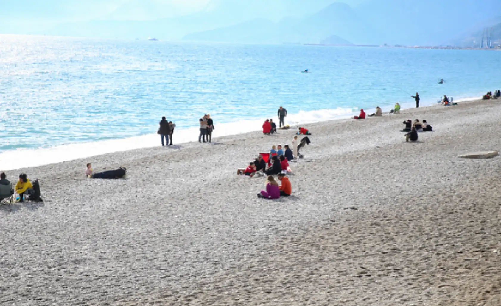 Antalya sahilleri doldu taştı!