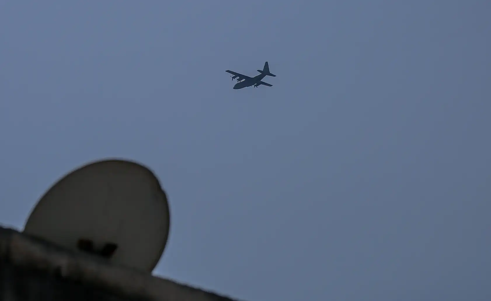 Gazze'ye havadan insani yardım malzemeleri indirildi