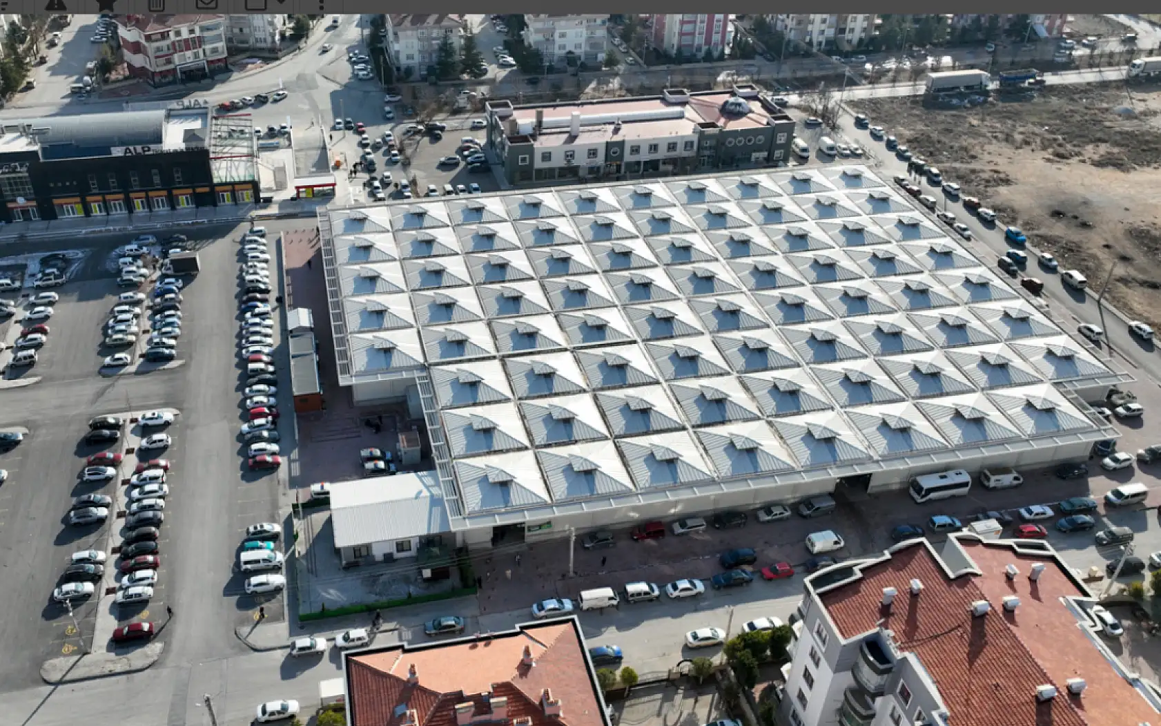 Konya'daki o pazarda her şey yarı fiyatına!