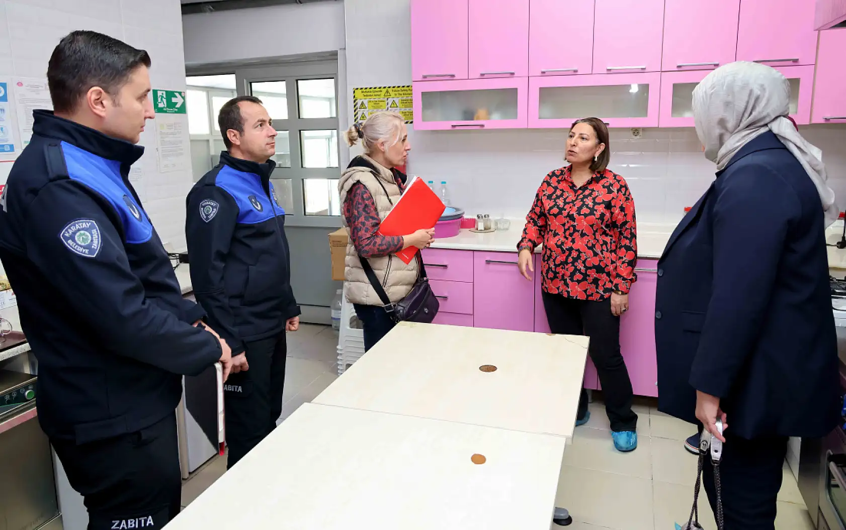 Konya'da market rafları ve okul kantinleri tek tek kontrol edildi