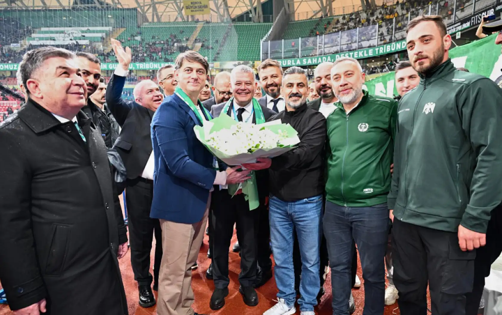 Müdür Koç ilk maçında taraftarların ilgi odağı oldu!