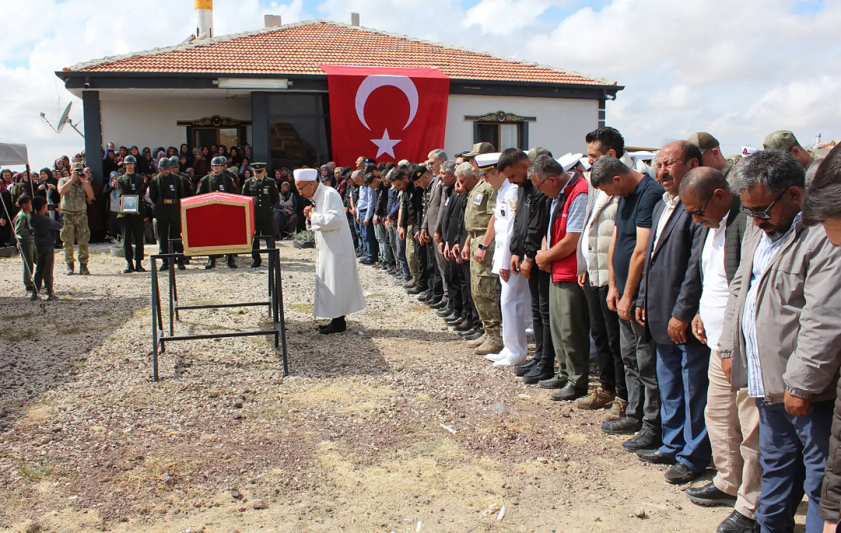 Konya'da düğünde vurulan uzman çavuş toprağa verildi! Yürek yakan detay
