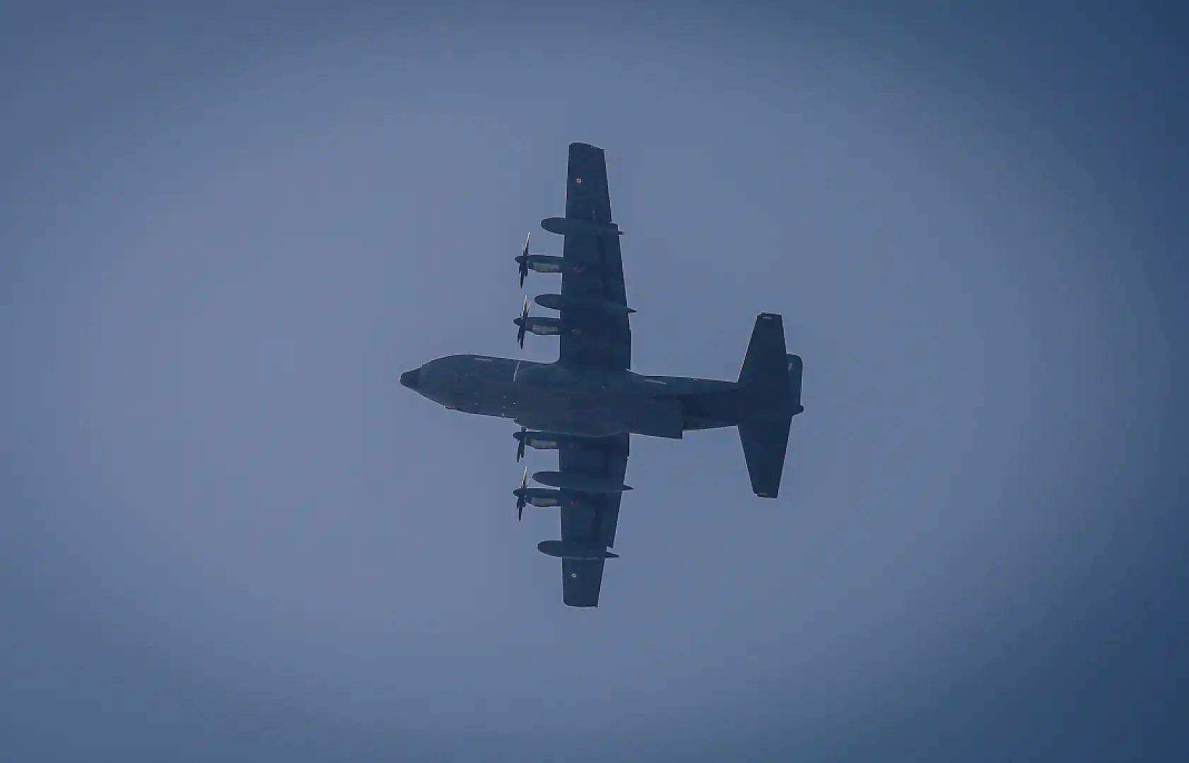 Gazze'ye havadan insani yardım malzemeleri indirildi