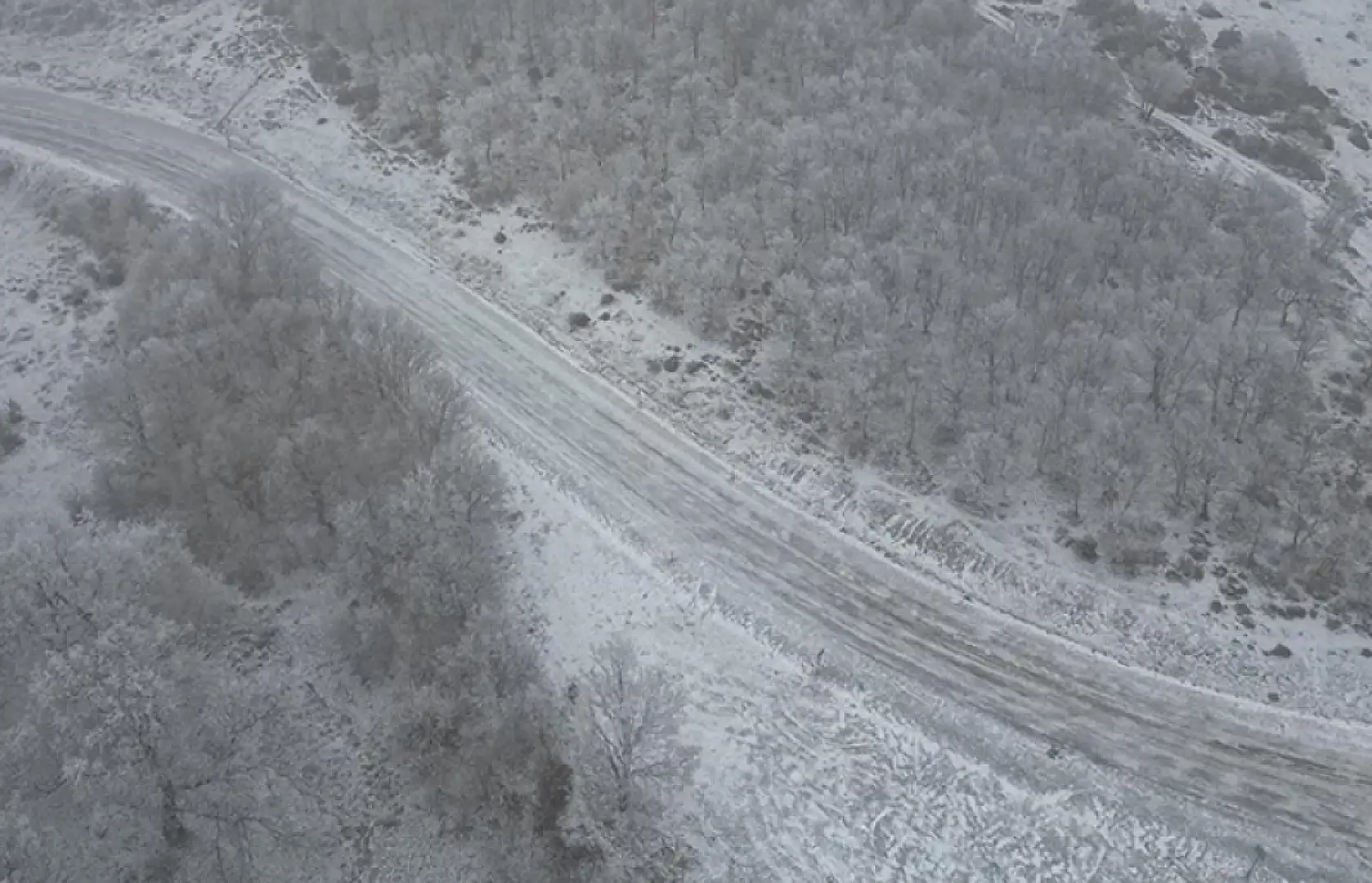 Dağlık alanda etkili ola kar yağışı güzelliğiyle mest etti!
