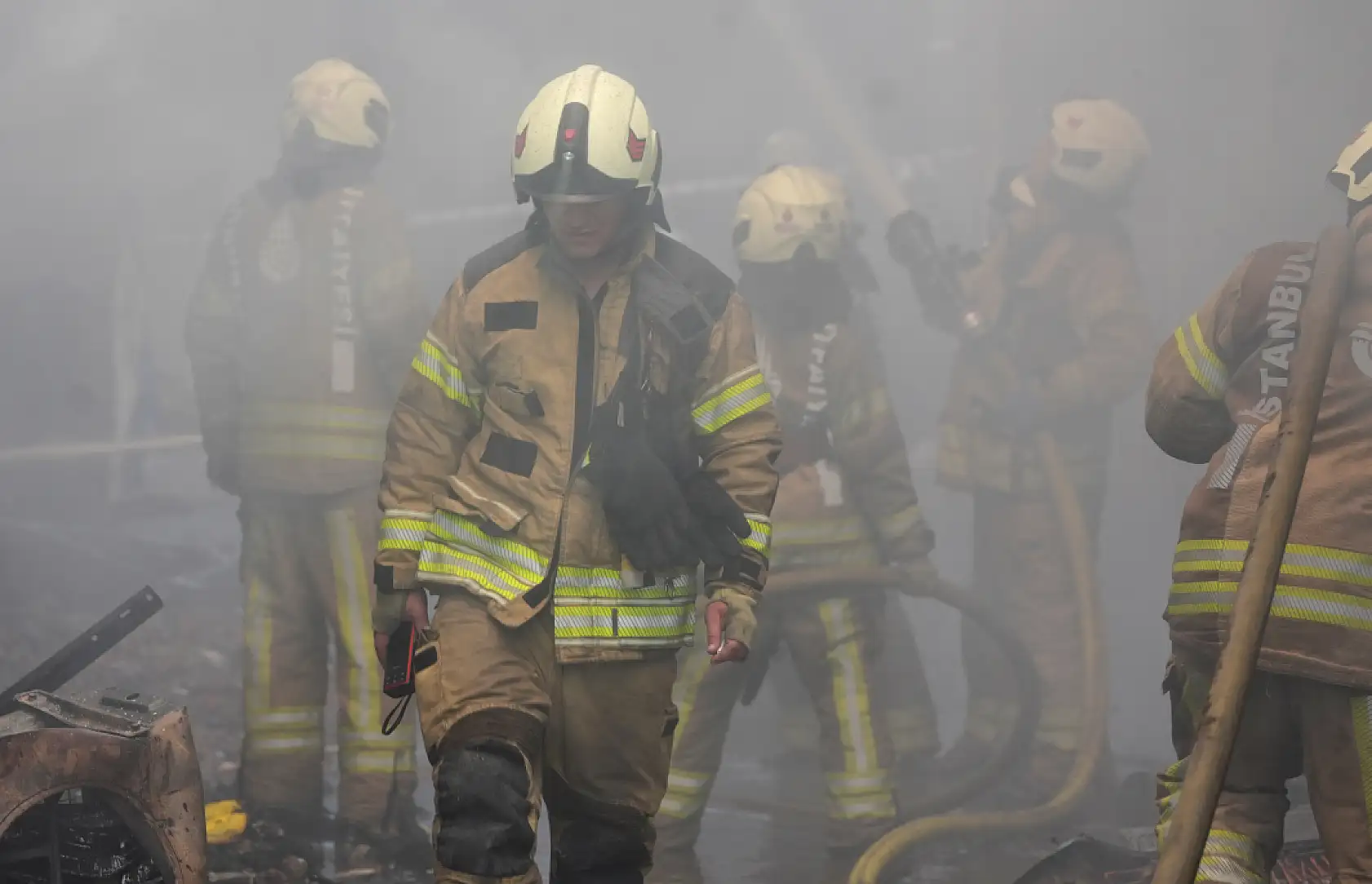 İSTOÇ YANGIN: Bağcılar İSTOÇ'ta korkutan yangın! 17 iş yeri zarar gördü