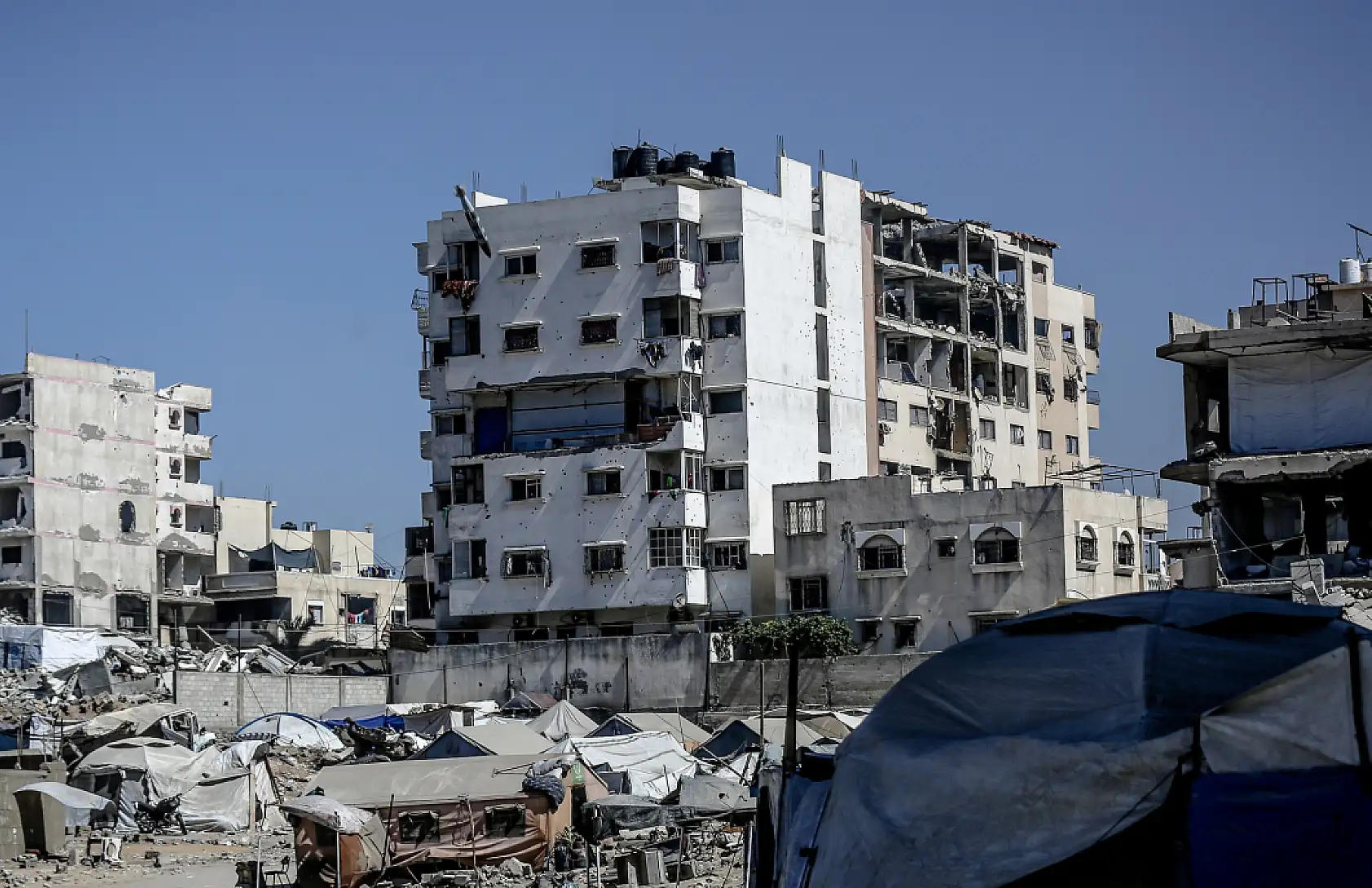 Gazze'de saldırılar sürüyor: Bir aile daha İsrail ordusunun hedefi oldu