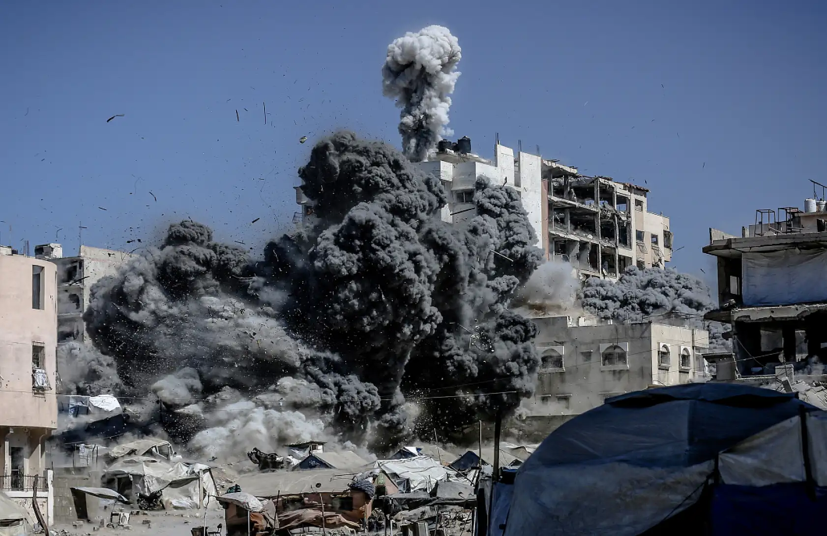 Gazze'de saldırılar sürüyor: Bir aile daha İsrail ordusunun hedefi oldu