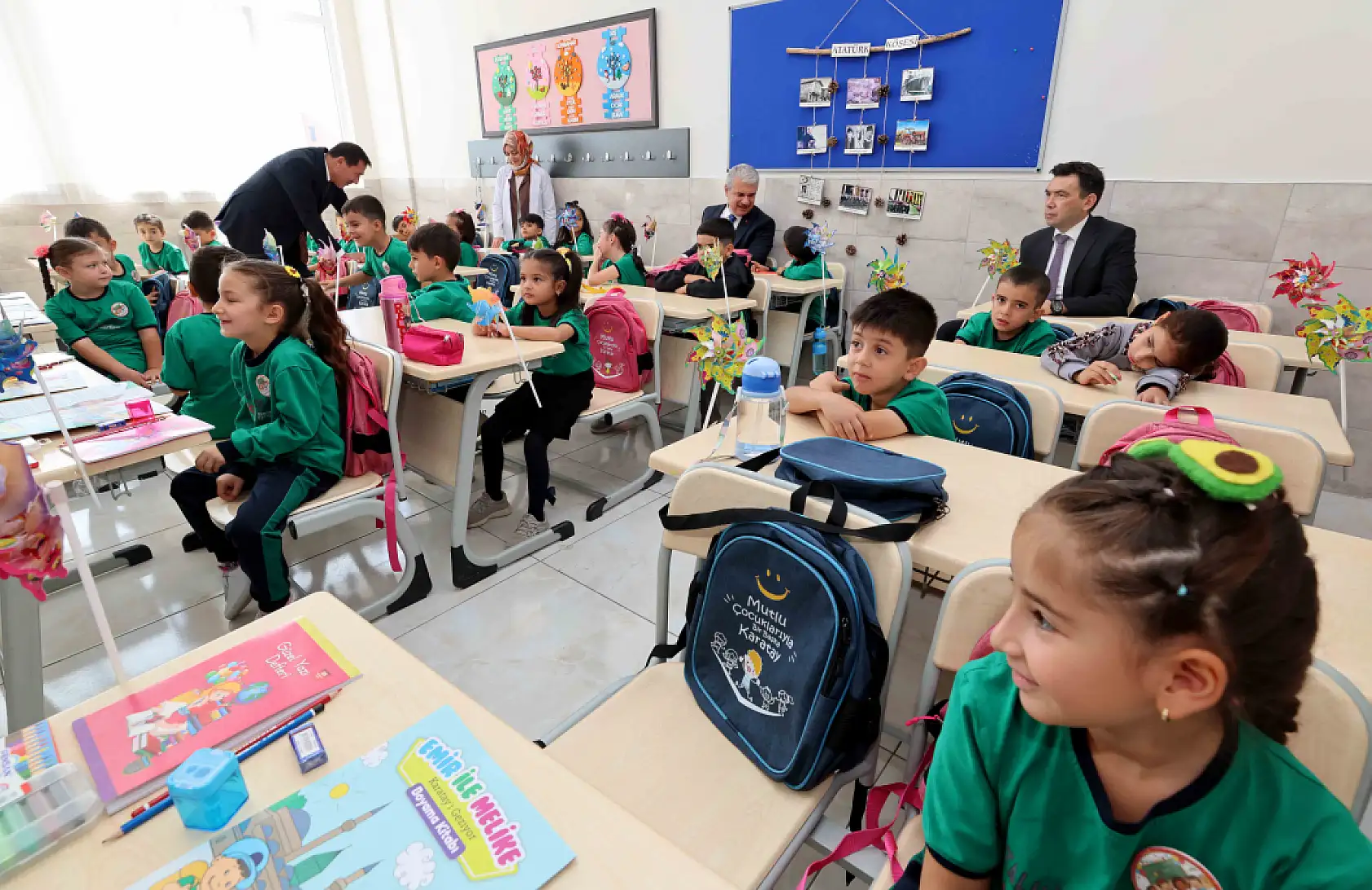  Konya protokolü sınıflara girdi: Vali Akın'dan öğrencilere ilk gün tavsiyesi