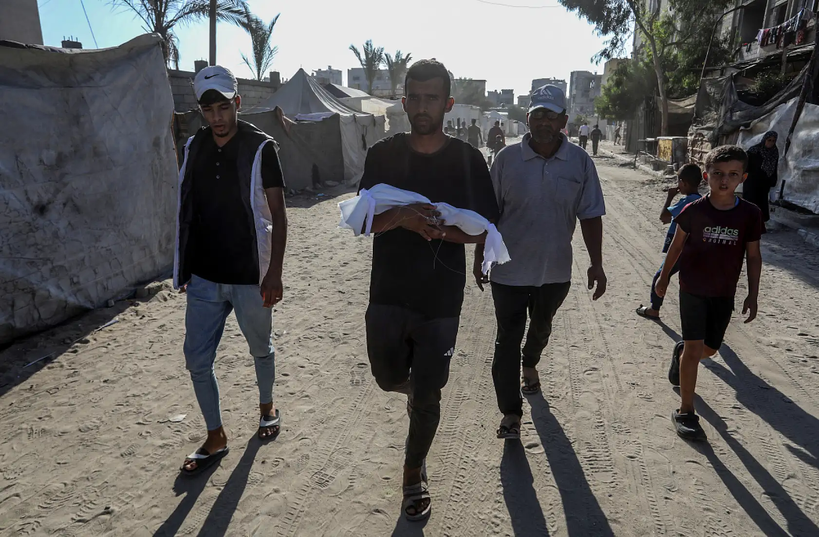 Bir bebek daha açlığa yenik düştü