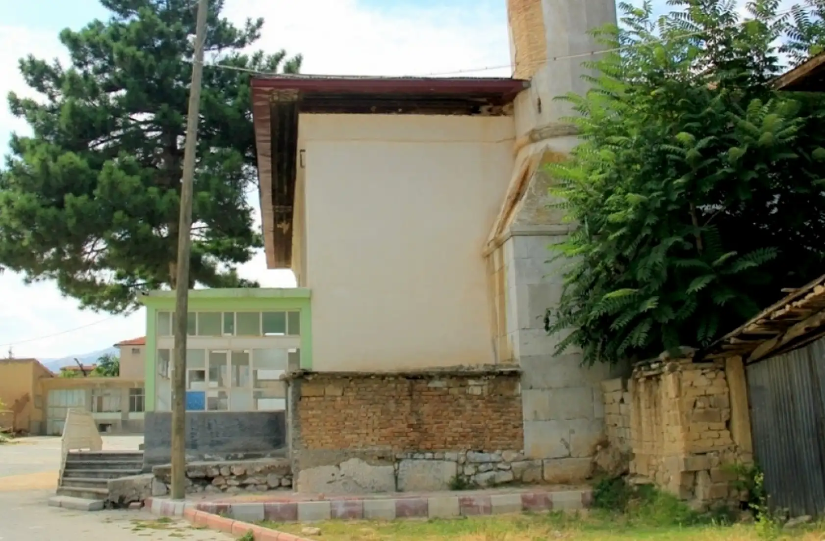 Konya'da tarihi dokunun izleri Ladik Eski Cami'de yaşatılıyor