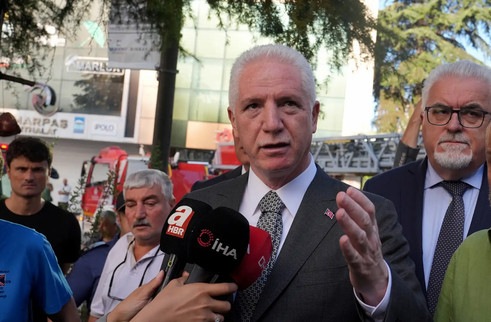 İSTOÇ YANGIN: Bağcılar İSTOÇ'ta korkutan yangın! 17 iş yeri zarar gördü