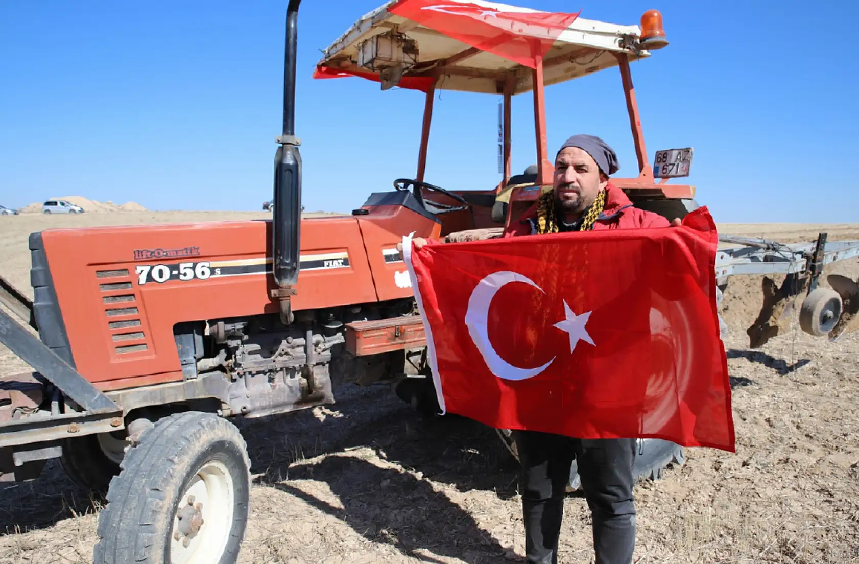 Çiftçi toprağa yazdı, görenlerin içi titredi