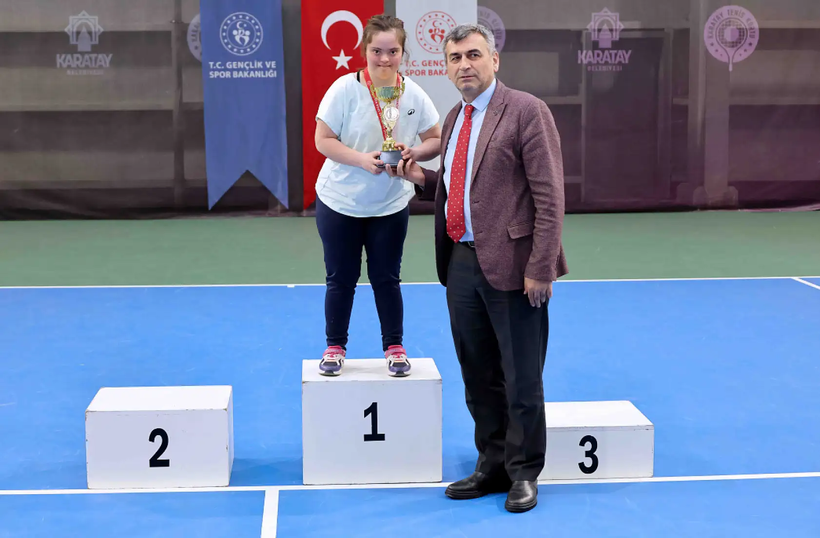 Konya'da 23 Nisan ruhu kortlara taşındı