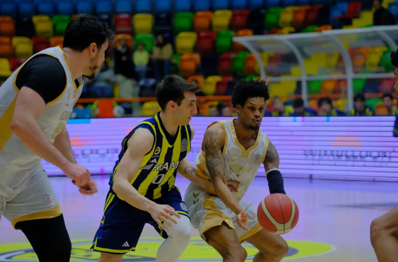 Seriyi evinde bitirdi: Konya yarı finalde