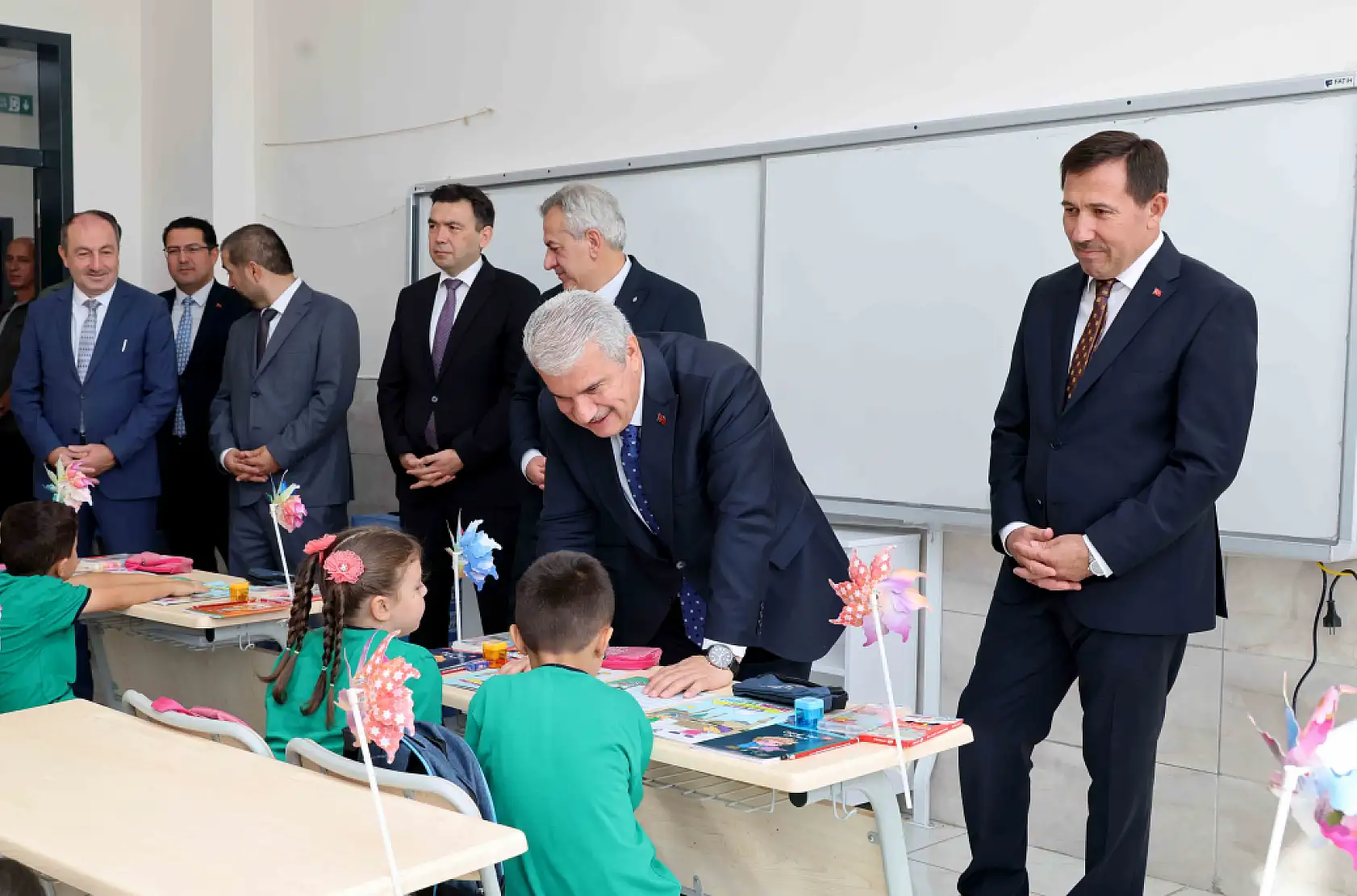  Konya protokolü sınıflara girdi: Vali Akın'dan öğrencilere ilk gün tavsiyesi