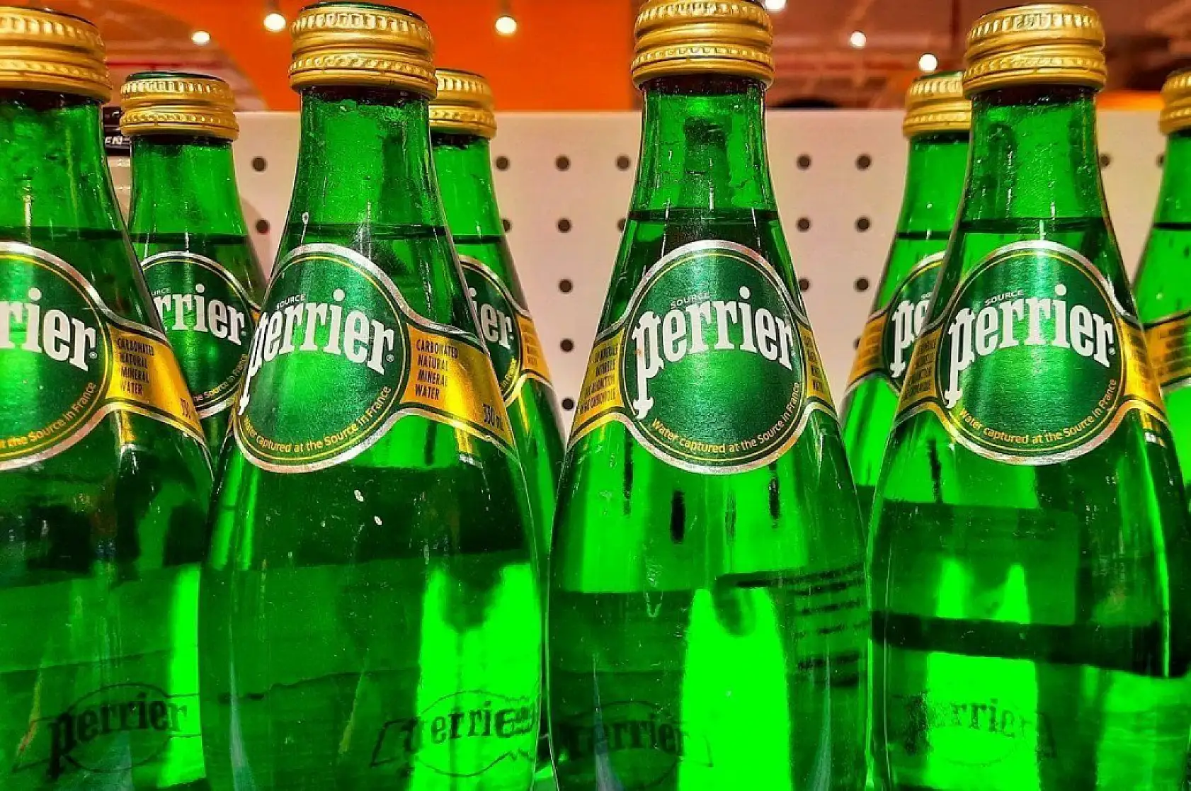 Skandal büyüyor: Perrier maden sularında dışkı kaynaklı bakteri tespit edildi!