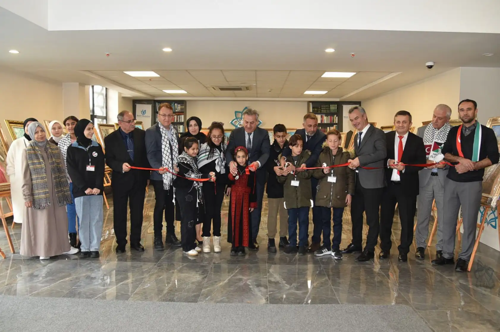 Gazzeli çocukların 'Sessiz Fırçalar'ı konuştu