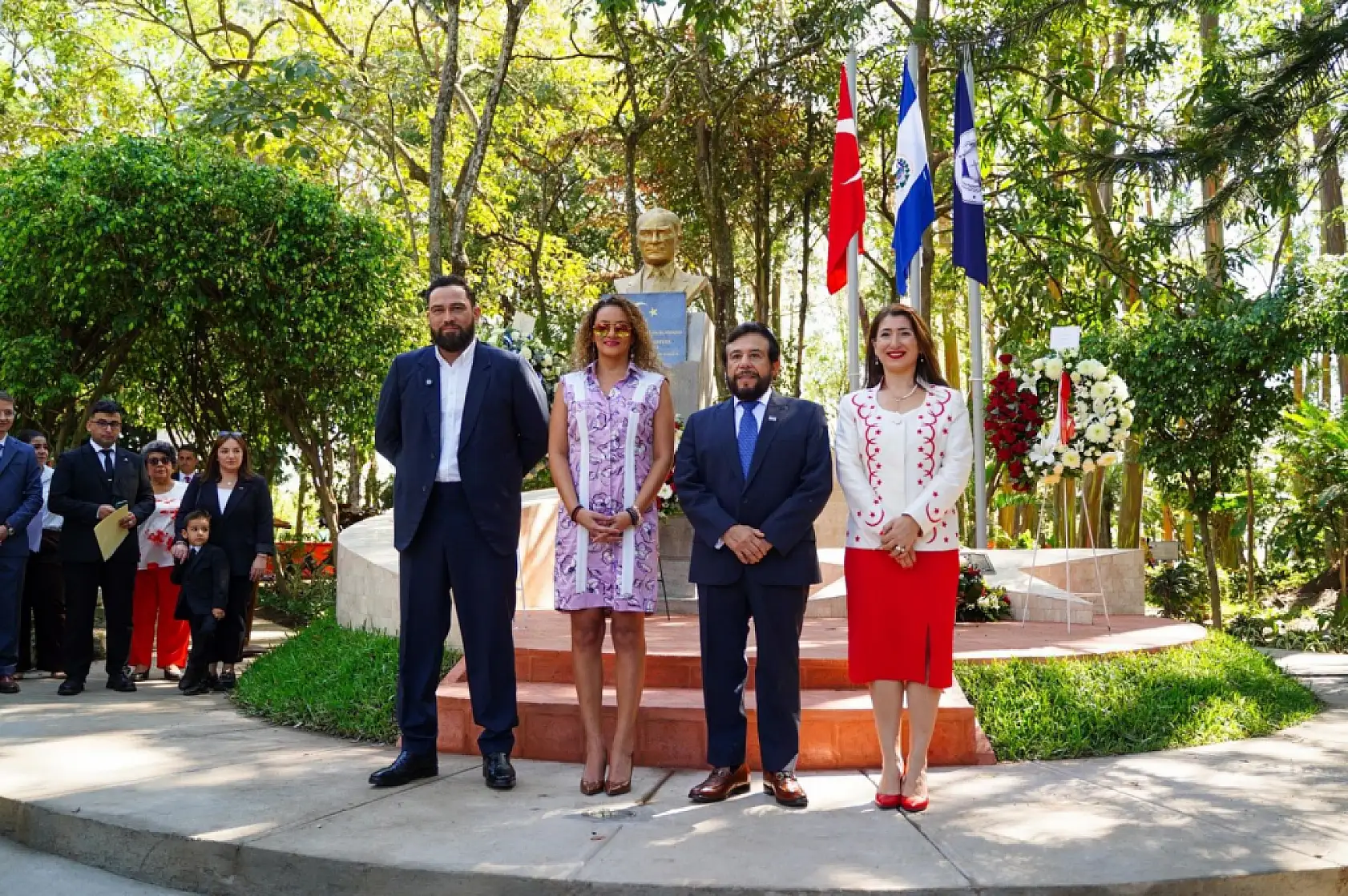 Okyanus ötesinde Ay-Yıldız gururu: San Salvador'da Türkiye rüzgarı!