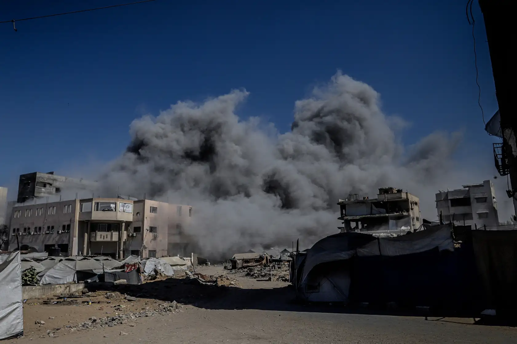 Gazze'de saldırılar sürüyor: Bir aile daha İsrail ordusunun hedefi oldu