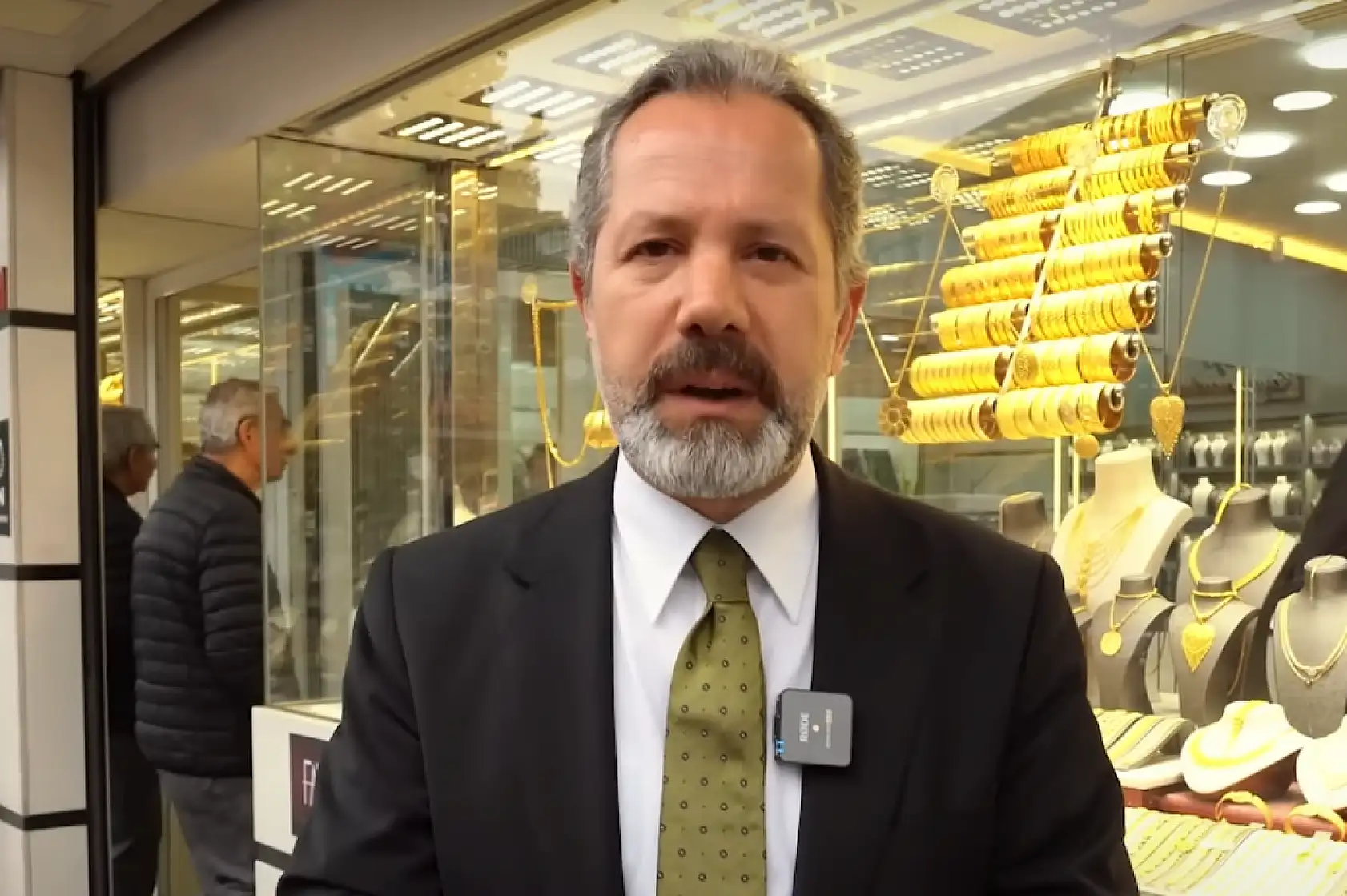 Elinizde altınınız varsa dikkat! O tarihte rüzgar tersine dönebilir!  Ünlü Ekonomist uyardı…