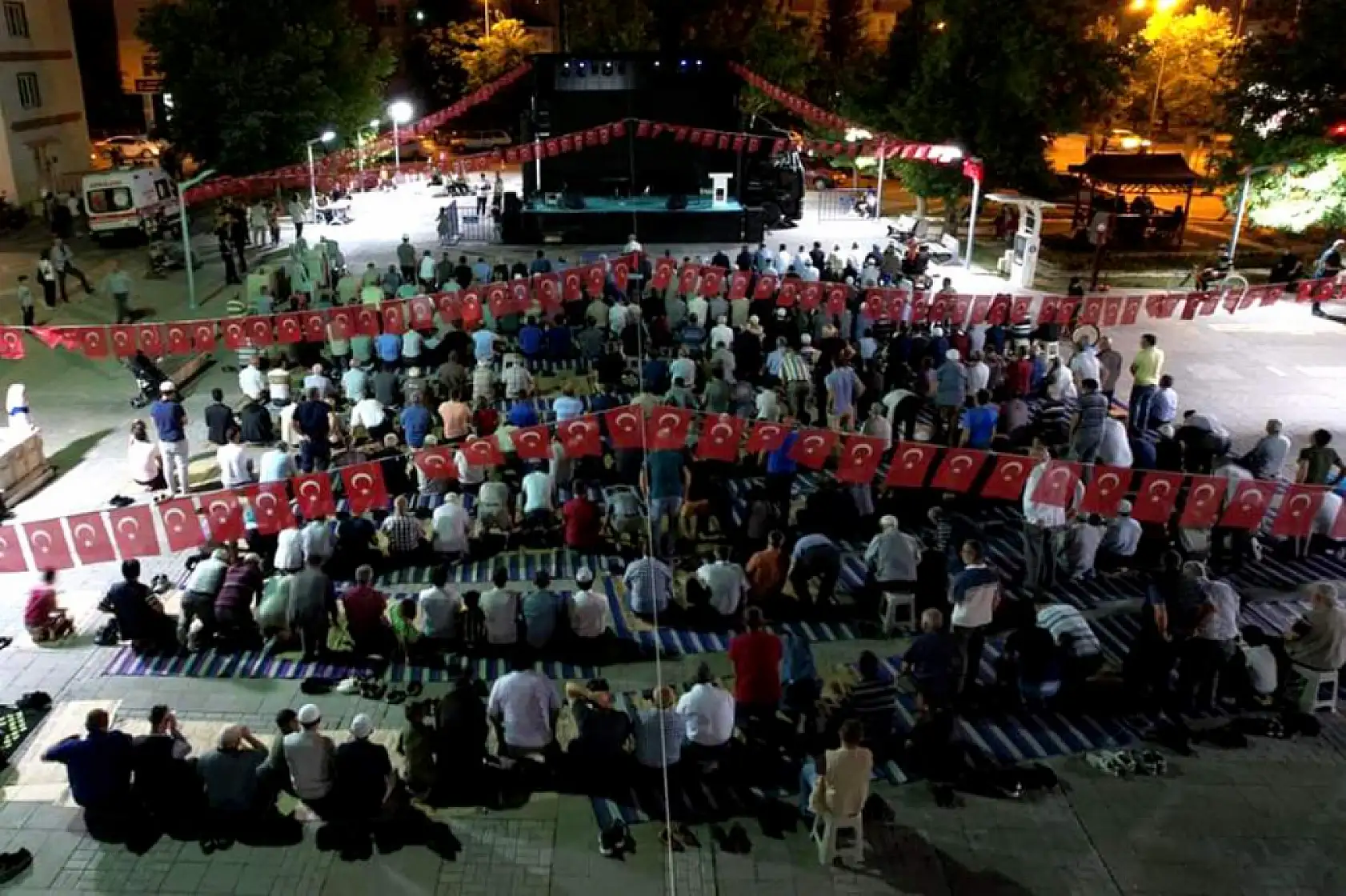 Seydişehir'de demokrasi nöbeti devam ediyor