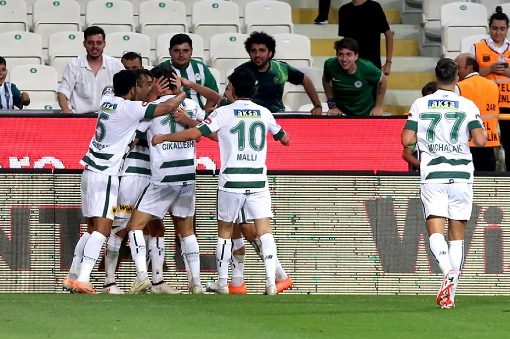 Aleksandar Stanjonevic Hat-trick yaptı