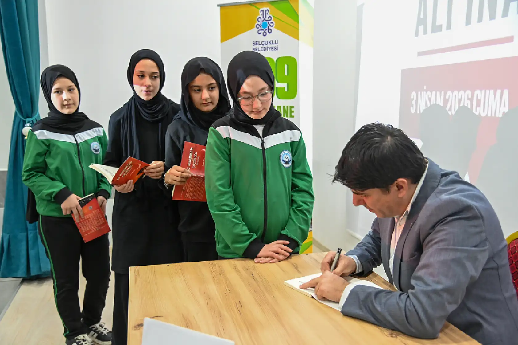Konya'da dikkat çeken proje: Okumadığın Gün Karanlıktasın