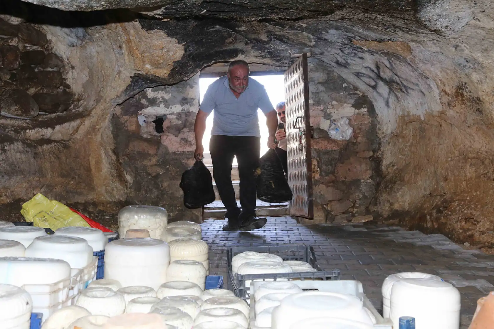 Konya'da yüzlerce yıllık sır yeniden mağaraya kapatıldı
