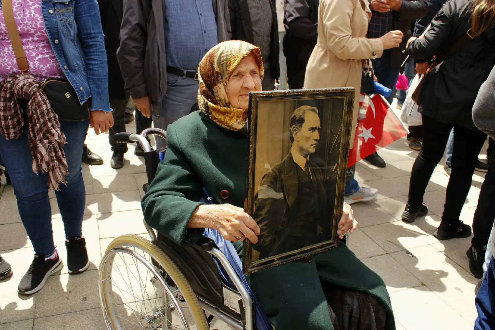 Konya'da yapılan CHP mitinginde basına yansıyan bazı renkli kareler!