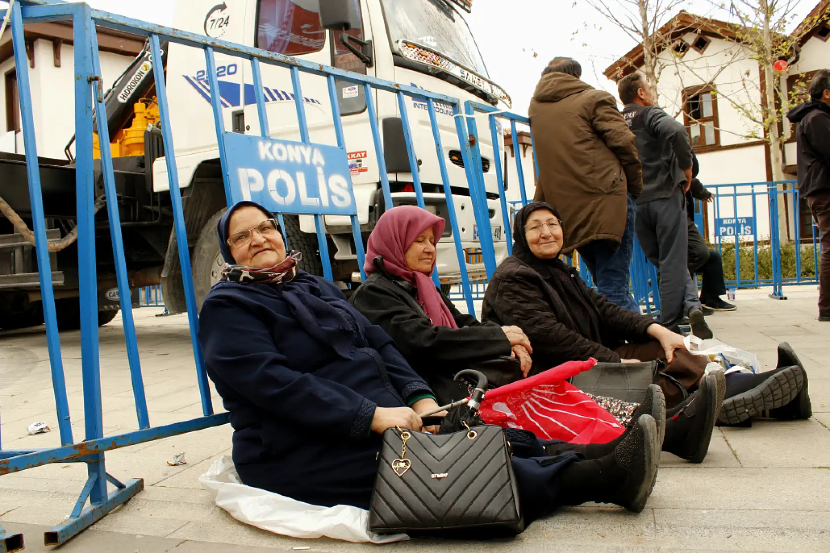 Konya'da yapılan CHP mitinginde basına yansıyan bazı renkli kareler!