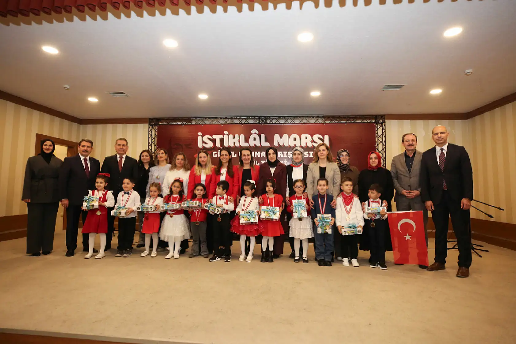 Konya'da minik seslerden büyük gurur: İstiklal Marşı yarışması