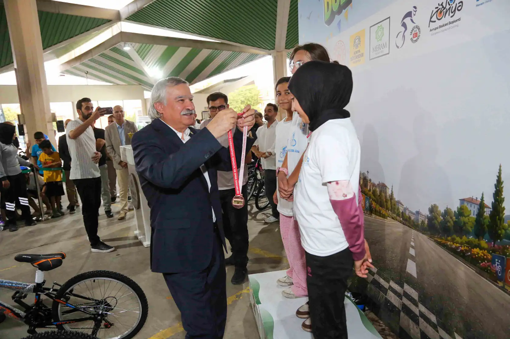 Konya'da çocukların bisiklet heyecanı mahalleleri sardı