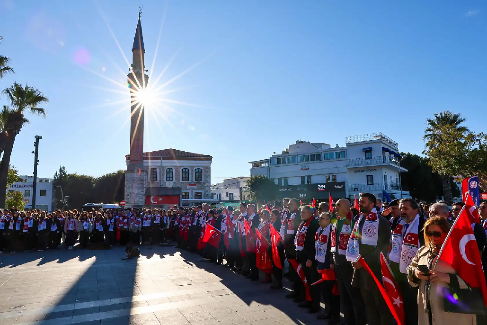 Sarıkamış şehitleri 120 metrelik ay yıldızlı bayrakla anıldı