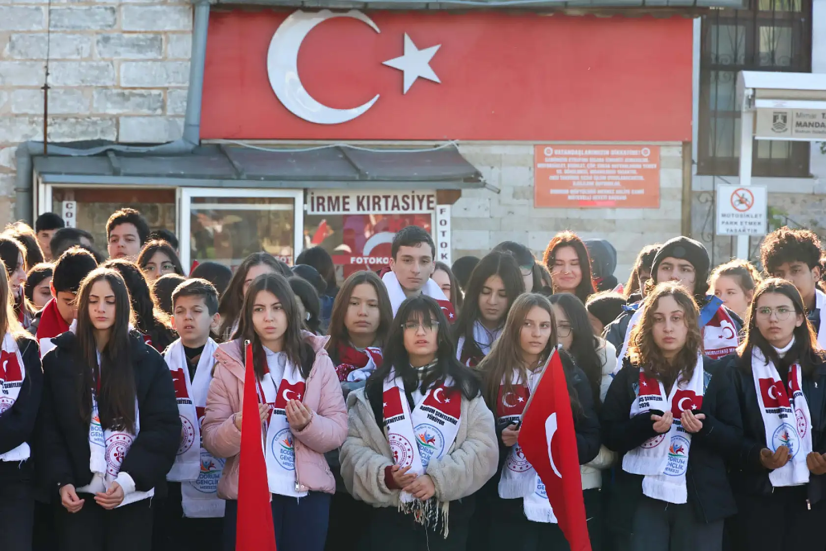 Sarıkamış şehitleri 120 metrelik ay yıldızlı bayrakla anıldı